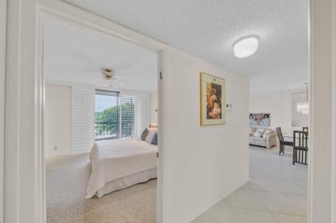 5280 Las Verdes Circle #320, Delray Beach FL - photo 21 of 40