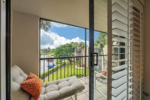 5280 Las Verdes Circle #320, Delray Beach FL - photo 24 of 40