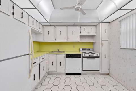8321 Sands Point Boulevard #D206, Tamarac FL - photo 6 of 25