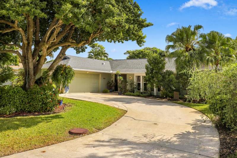 3 bedroom Single Family Residence at 9714 Honeysuckle Avenue, Palm Beach Gardens 6, Palm Beach Gardens — photo 3