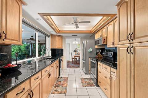9714 Honeysuckle Avenue, Palm Beach Gardens FL - photo 14 of 41