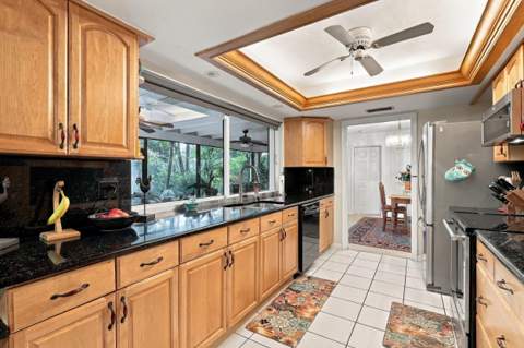 9714 Honeysuckle Avenue, Palm Beach Gardens FL - photo 13 of 41