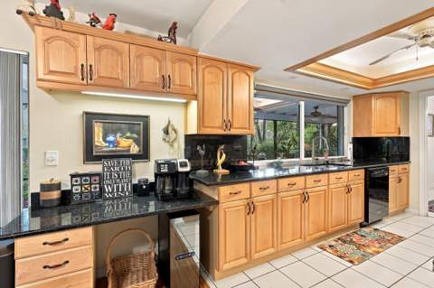 9714 Honeysuckle Avenue, Palm Beach Gardens FL - photo 12 of 41