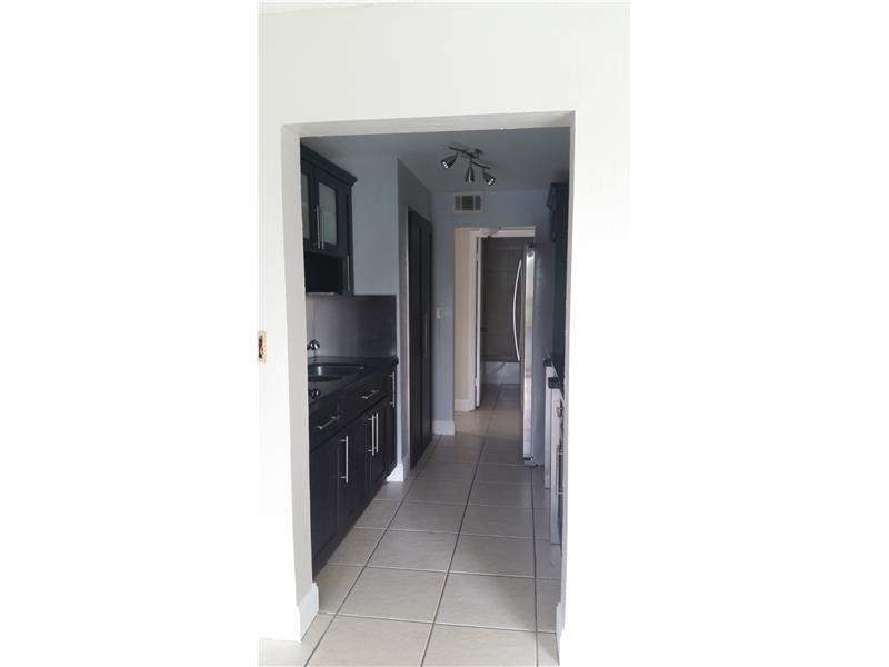 2 bedroom Condominium at 3730 Inverrary Drive #2X, International Village At, Lauderhill — photo 4