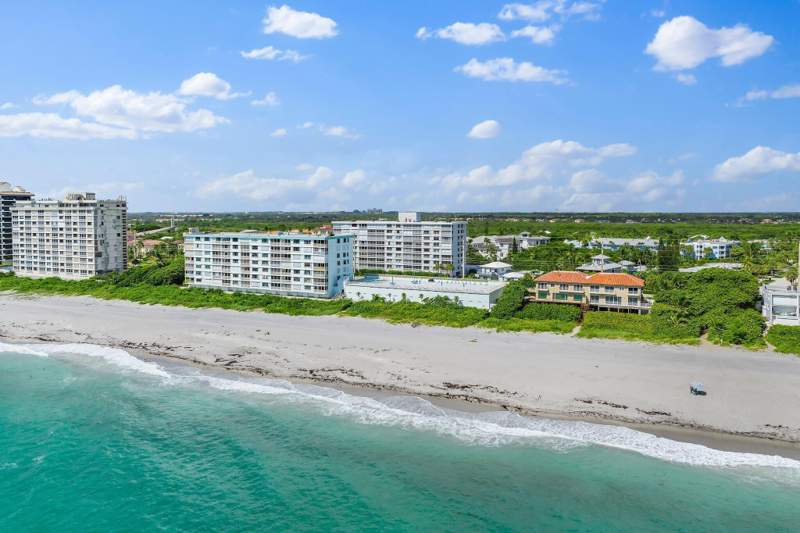 2 bedroom Condominium at 911 Ocean Drive #404, The Manor, Juno Beach — photo 2