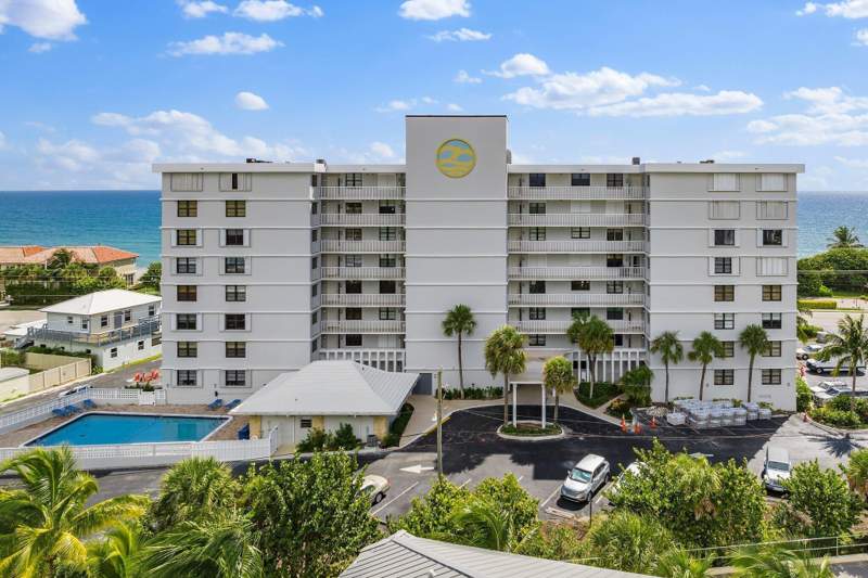 2 bedroom Condominium at 911 Ocean Drive #404, The Manor, Juno Beach — photo 4