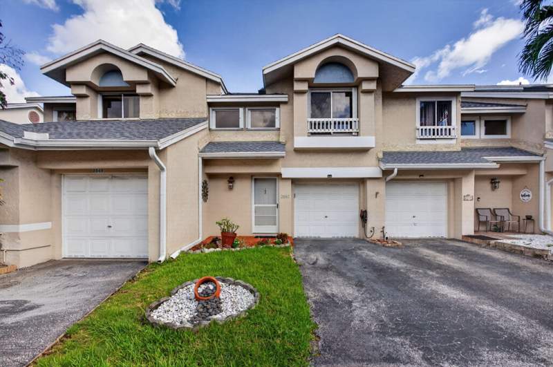 2 bedroom Townhouse at 2047 Discovery Circle, Coral Point North, Deerfield Beach — photo 4