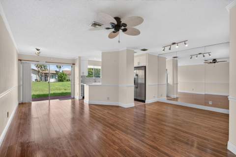 2047 Discovery Circle, Deerfield Beach FL - photo 10 of 47