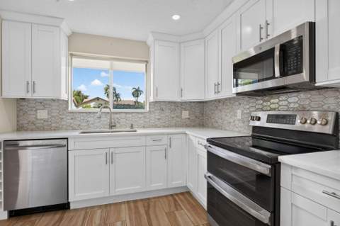 2047 Discovery Circle, Deerfield Beach FL - photo 18 of 47