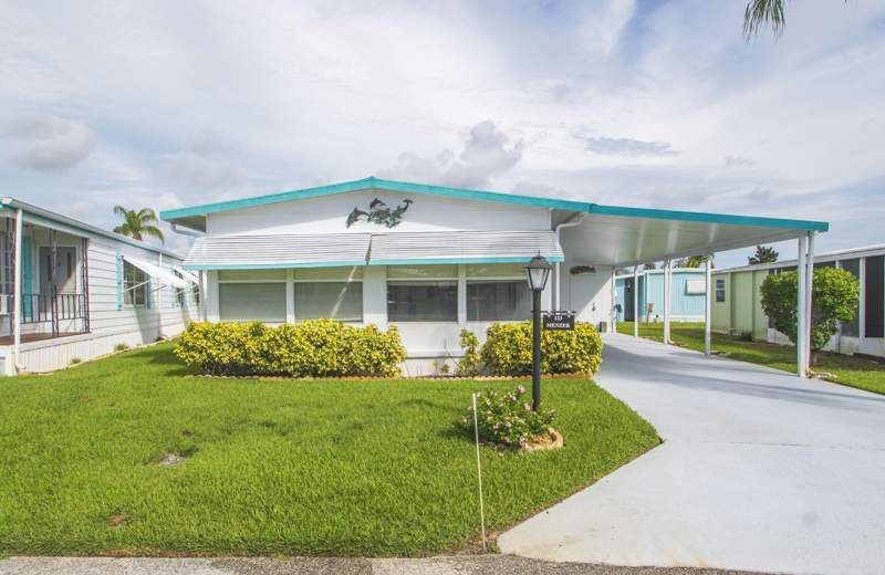 2 bedroom Mobile Home at 123 La Vaughn Circle, Pinelake Village, Jensen Beach — photo 2