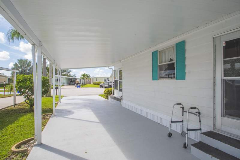 2 bedroom Mobile Home at 123 La Vaughn Circle, Pinelake Village, Jensen Beach — photo 3
