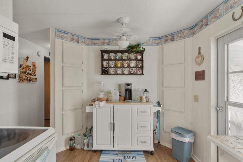 2 bedroom Mobile Home at 123 La Vaughn Circle, Pinelake Village, Jensen Beach — photo 5