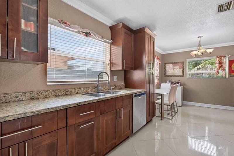 4 bedroom Single Family Residence at 6351 SW 10th Court, Kimberly Village Sec One, North Lauderdale — photo 4