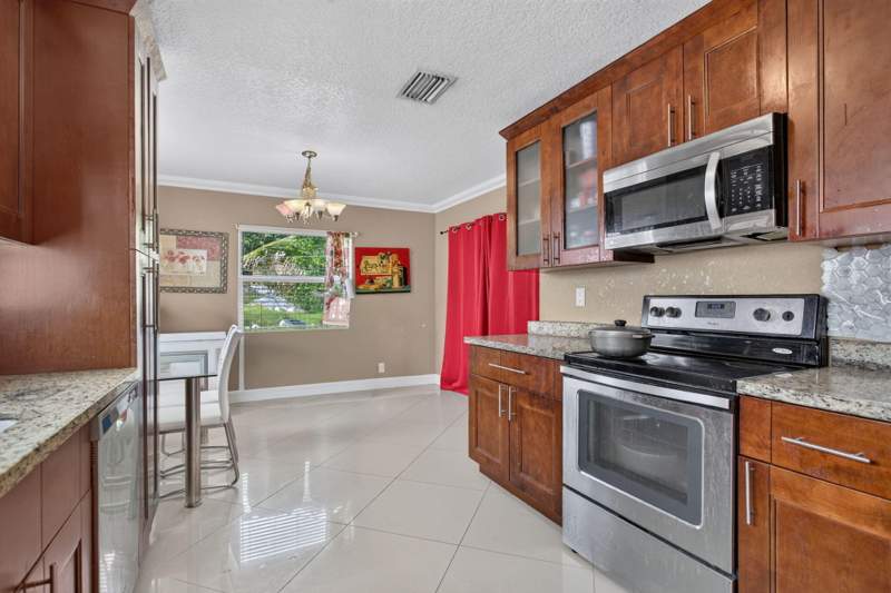 4 bedroom Single Family Residence at 6351 SW 10th Court, Kimberly Village Sec One, North Lauderdale — photo 3