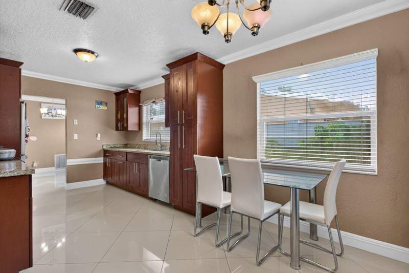 4 bedroom Single Family Residence at 6351 SW 10th Court, Kimberly Village Sec One, North Lauderdale — photo 5