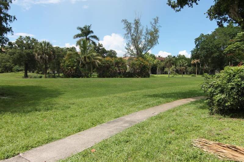 2 bedroom Condominium at 4168 Inverrary Drive #102, Manors Of Inverrary I-9, Lauderhill — photo 3
