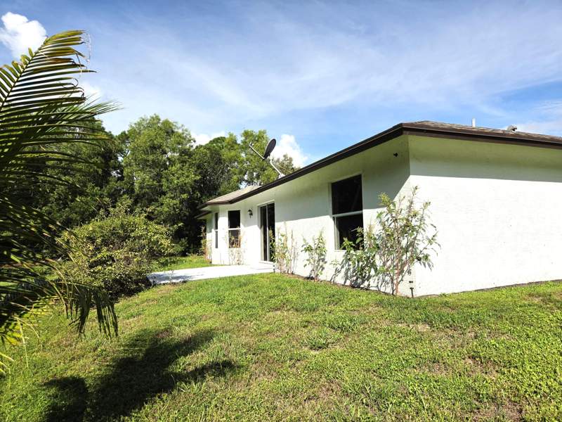 3 bedroom Single Family Residence at 17148 30th Lane, 14-43-40~ E 209.6 Ft Of W, Loxahatchee — photo 2