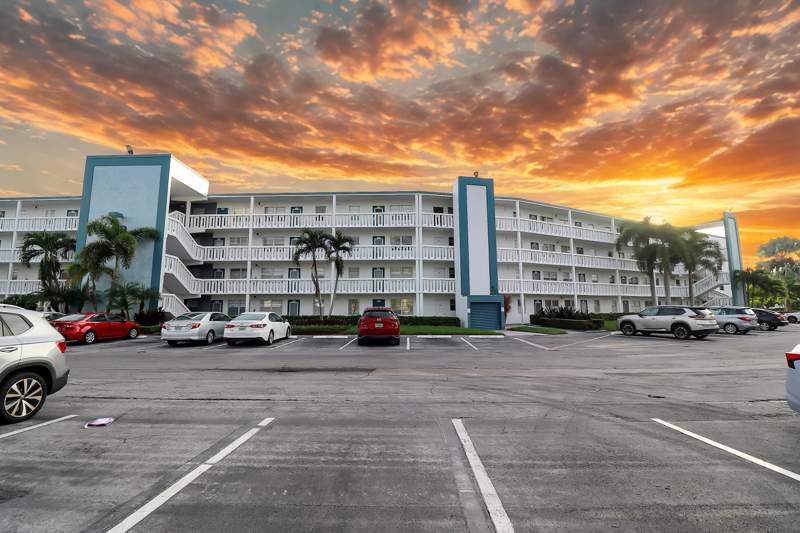 2 bedroom Condominium at 3061 Exeter D, Exeter At Century Village Condo, Boca Raton — photo 2