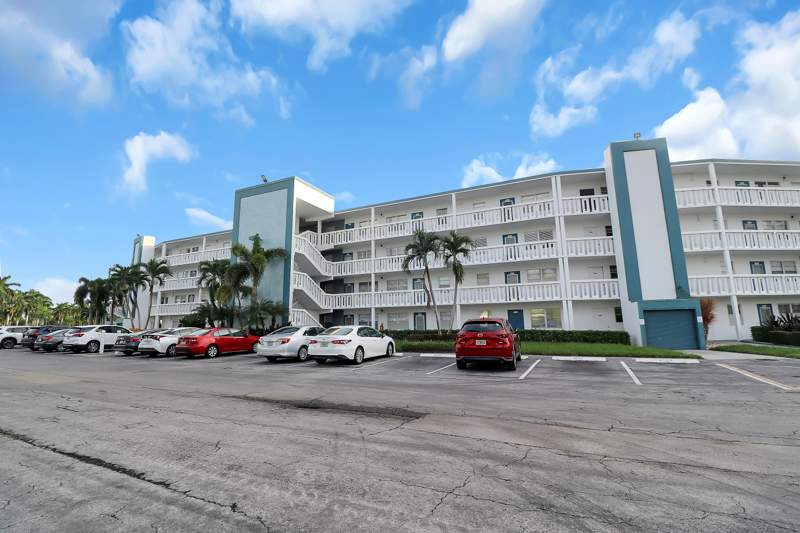 2 bedroom Condominium at 3061 Exeter D, Exeter At Century Village Condo, Boca Raton — photo 3