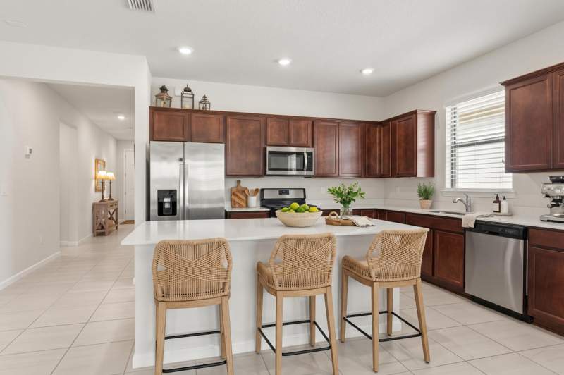 4 bedroom Single Family Residence at 535 SE Villandry Way, Veranda Gardens East Phase 4, Port St. Lucie — photo 3