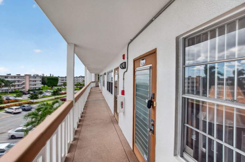 1 bedroom Condominium at 4071 Cornwall D, Cornwall At Century Village Condo, Boca Raton — photo 5