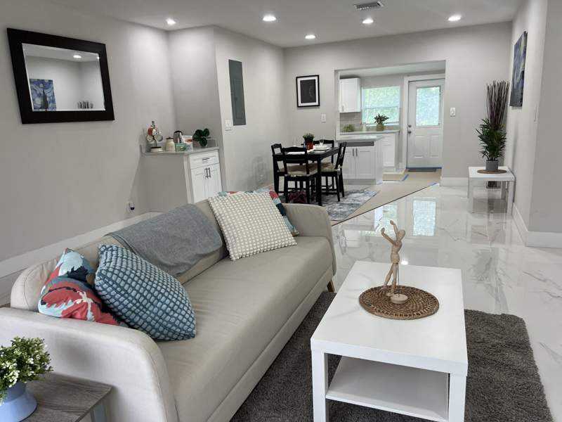 5 bedroom Single Family Residence at 1101 NW 21st Street, Hillmont Middle River Vista, Fort Lauderdale — photo 4
