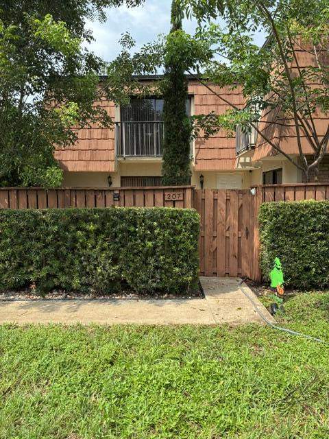 2 bedroom Townhouse at 207 Live Oak Lane #., Chalet 4 1 Sandalwood, Boynton Beach — photo 3