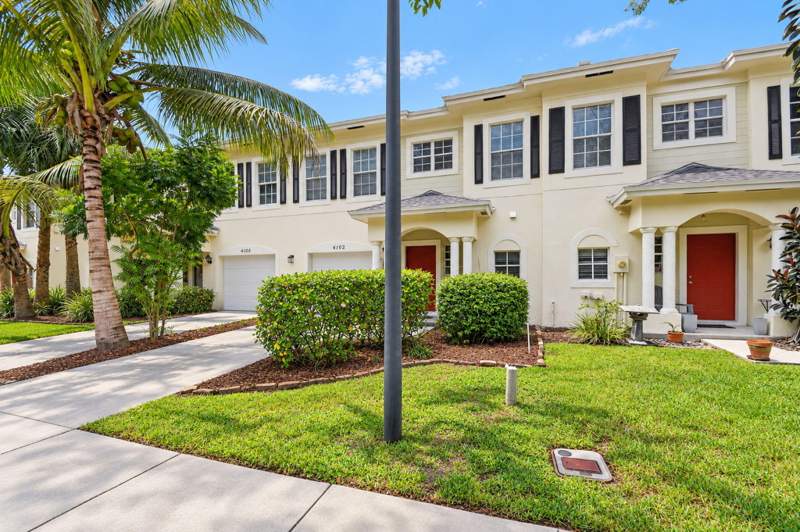 2 bedroom Townhouse at 4102 Emerald Vista #4102, Emerald Lake Townhomes, Lake Worth — photo 2
