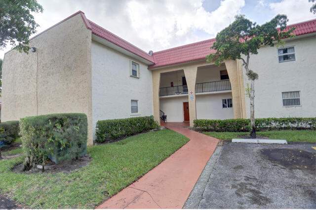 1 bedroom Condominium at 188 Lake Evelyn Drive, Golden Lakes Village Condo 1 Thru 13-A, West Palm Beach — photo 3