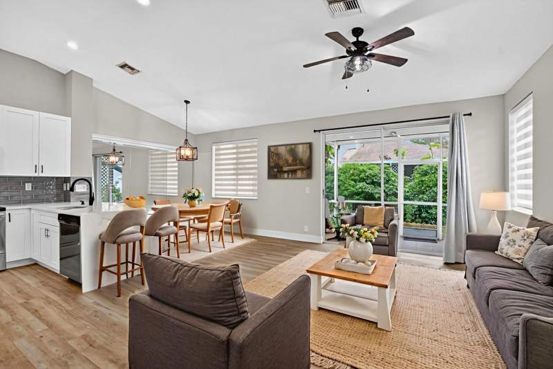 2 bedroom Townhouse at 851 NW 42nd Place, Laznicka Plat No 1, Deerfield Beach — photo 2