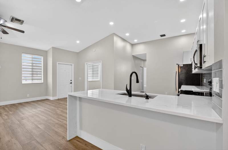 2 bedroom Townhouse at 851 NW 42nd Place, Laznicka Plat No 1, Deerfield Beach — photo 4