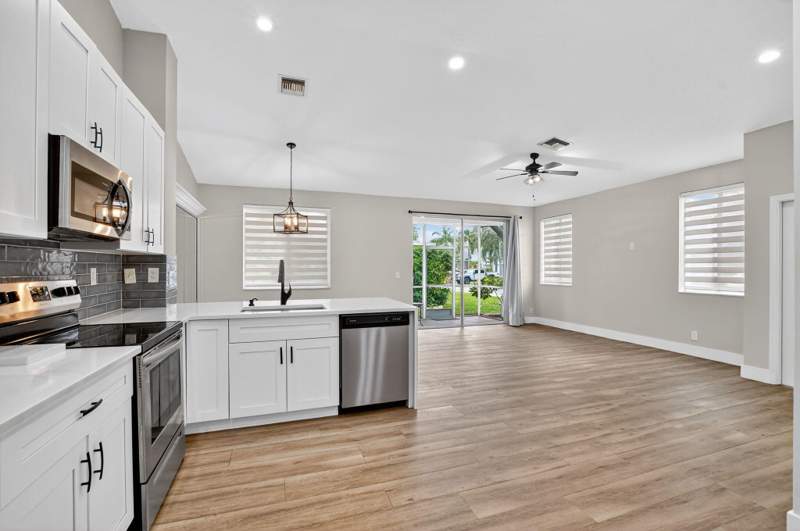 2 bedroom Townhouse at 851 NW 42nd Place, Laznicka Plat No 1, Deerfield Beach — photo 5