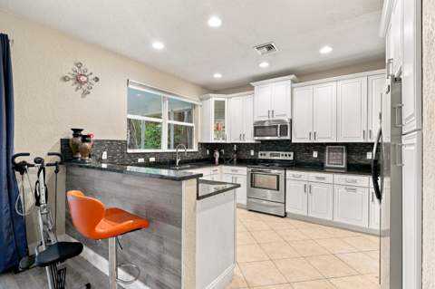 1086 NW Leonardo Circle, Port St. Lucie FL - photo 16 of 46