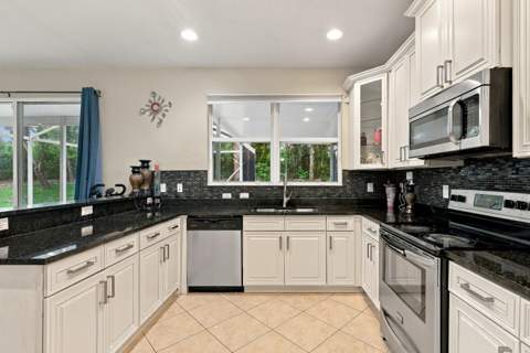 1086 NW Leonardo Circle, Port St. Lucie FL - photo 13 of 46