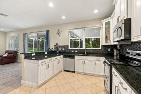 1086 NW Leonardo Circle, Port St. Lucie FL - photo 14 of 46