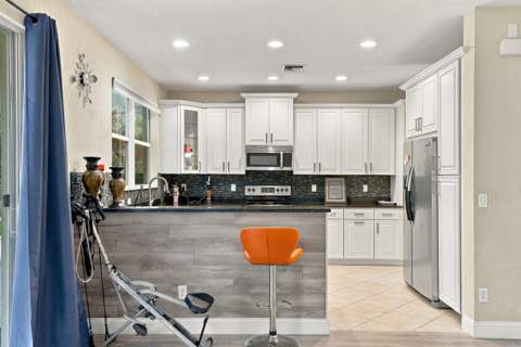1086 NW Leonardo Circle, Port St. Lucie FL - photo 15 of 46