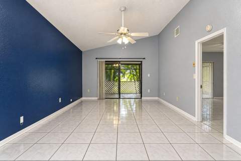1435 S Summit Run Circle, West Palm Beach FL - photo 7 of 42