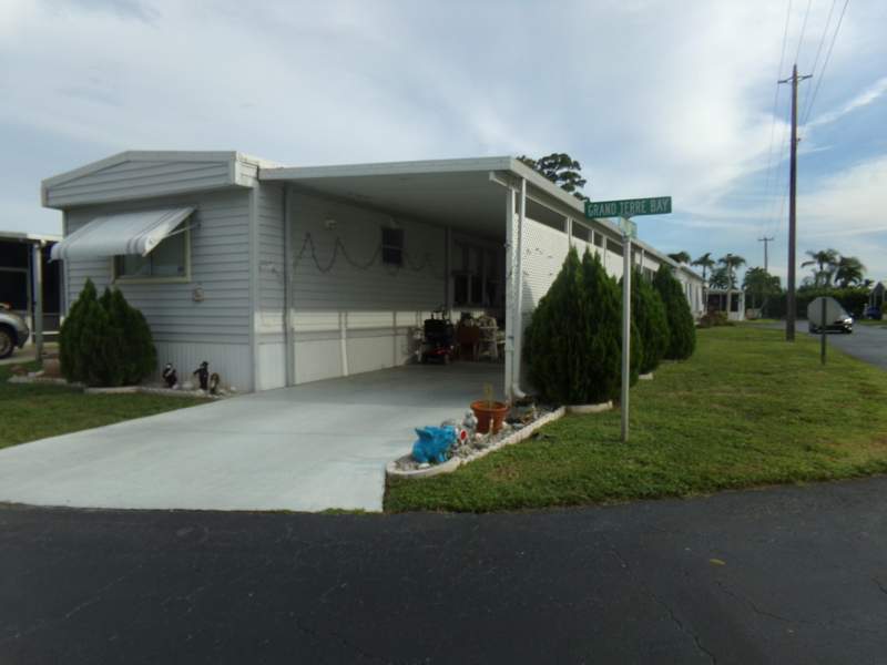 2 bedroom Manufactured Home at 17001 Grand Terre Bay Drive, Jamaica Bay Mobile Home Co Op, Boynton Beach — photo 2