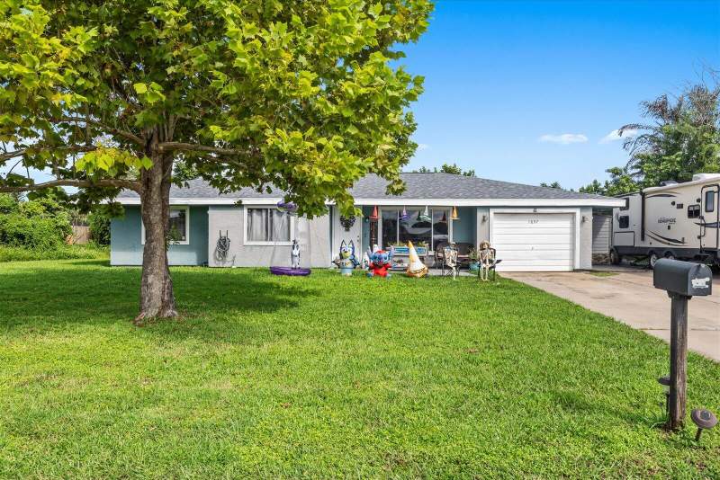 3 bedroom Single Family Residence at 1897 SE Rainier Road, Port St Lucie Section 49, Port St. Lucie — photo 2
