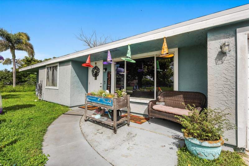 3 bedroom Single Family Residence at 1897 SE Rainier Road, Port St Lucie Section 49, Port St. Lucie — photo 4