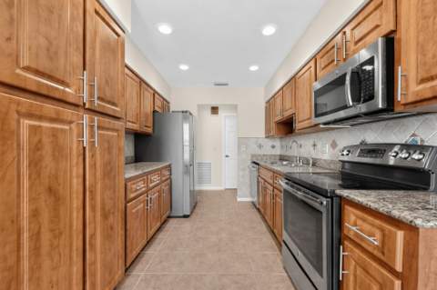 835 Ivy Drive, Wellington FL - photo 14 of 36