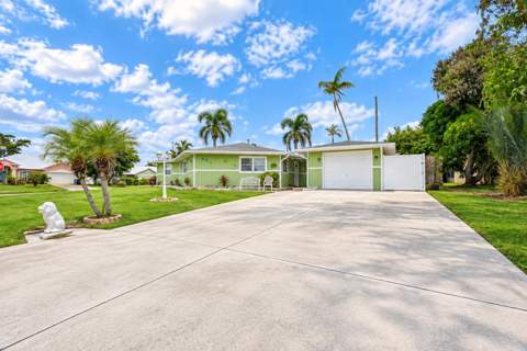 1525 SE Holiday Road, Port St. Lucie FL - photo 10 of 36