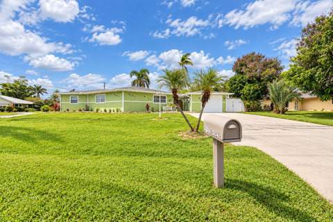 1525 SE Holiday Road, Port St. Lucie FL - photo 8 of 36