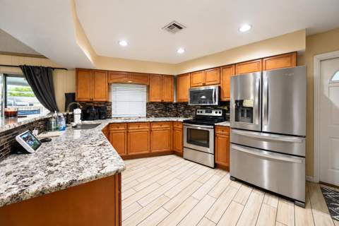 1525 SE Holiday Road, Port St. Lucie FL - photo 6 of 36