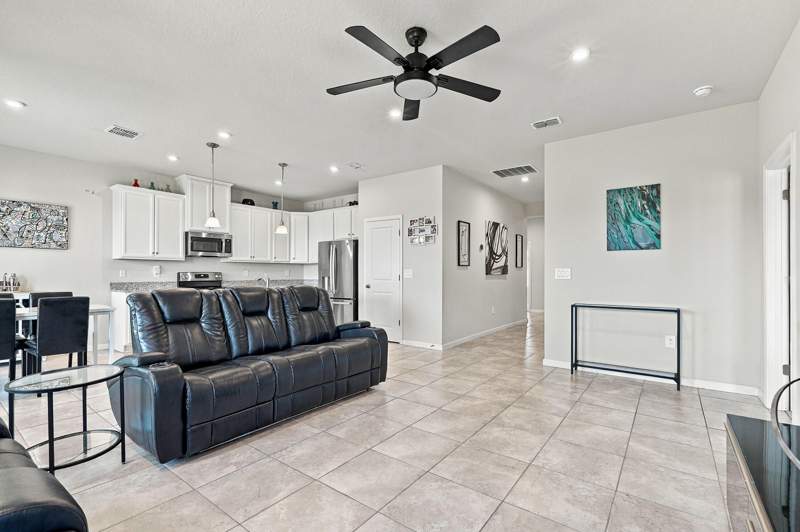 3 bedroom Single Family Residence at 12357 SW Forli Way, Verano South Pud 1 - Pod G - Plat No. 1, Port St. Lucie — photo 4