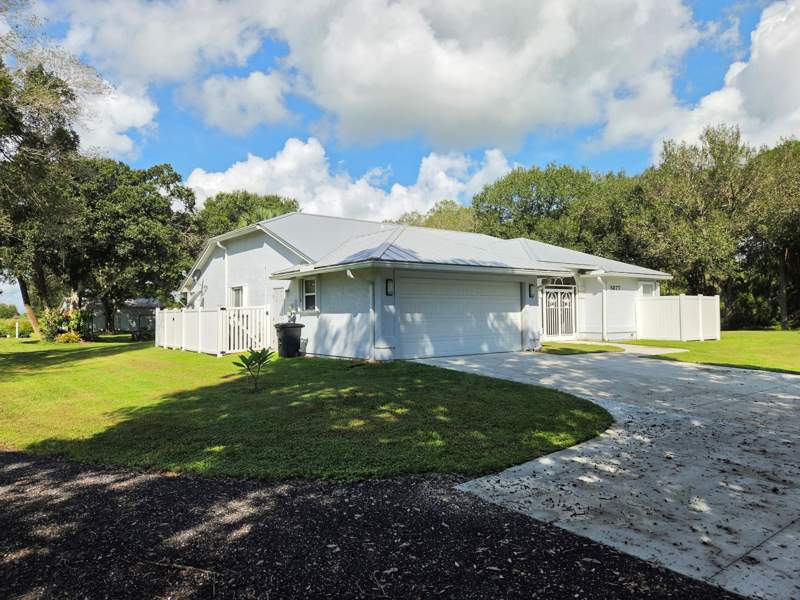 3 bedroom Single Family Residence at 5877 Clydesdale Lane, Pony Pines Unit 1, Fort Pierce — photo 2