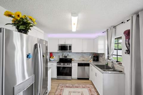 621 SW Stillman Avenue, Port St. Lucie FL - photo 8 of 39