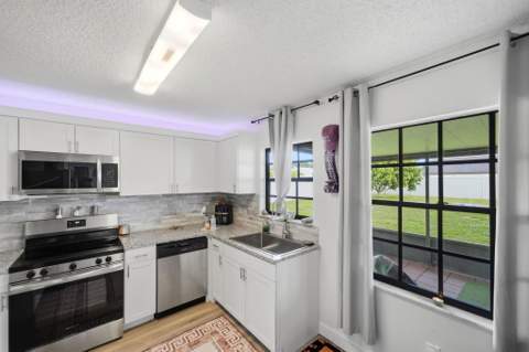 621 SW Stillman Avenue, Port St. Lucie FL - photo 9 of 39