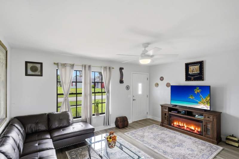 2 bedroom Single Family Residence at 621 SW Stillman Avenue, Port St Lucie Section 41, Port St. Lucie — photo 5