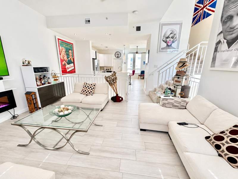 3 bedroom Townhouse at 711 SE 16th Court, Harbordale, Fort Lauderdale — photo 2